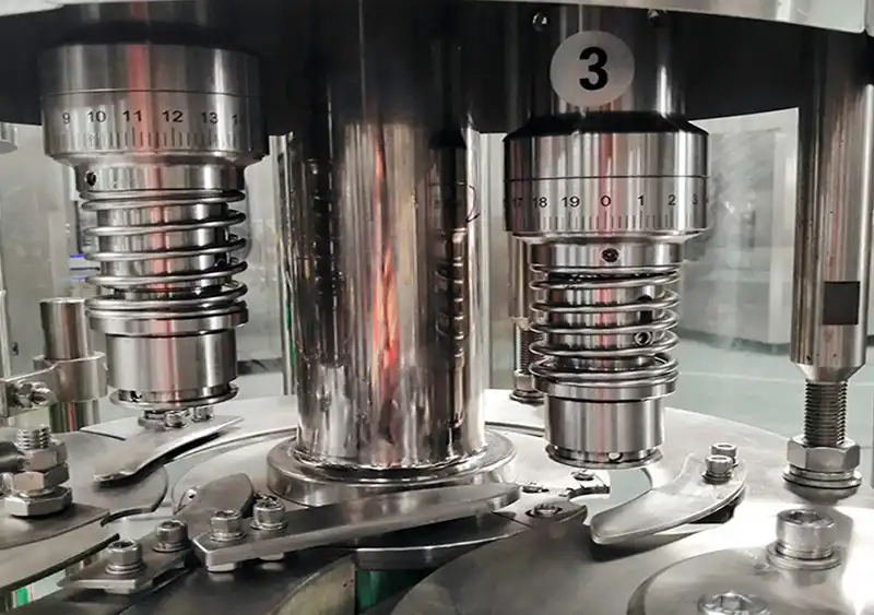 Capping part - 2000 to 3000BPH Automatic Bottled Water Rinsing Filling Cappi