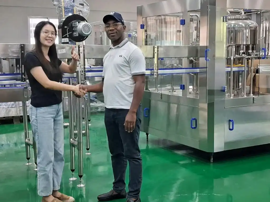The customers are touring the factory and taking a group photo.